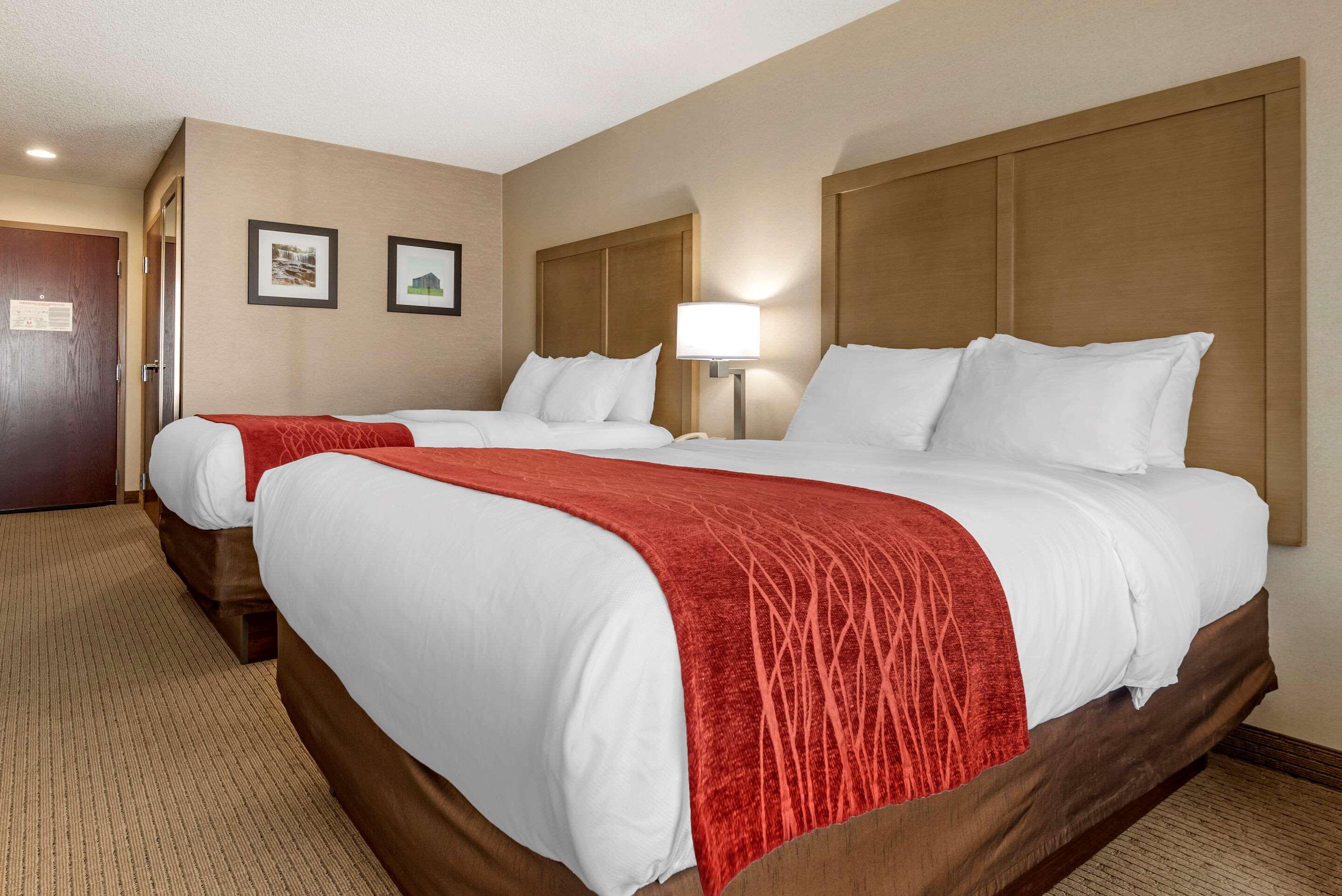 Comfort Inn & Suites Farmington - Victor Bagian luar foto