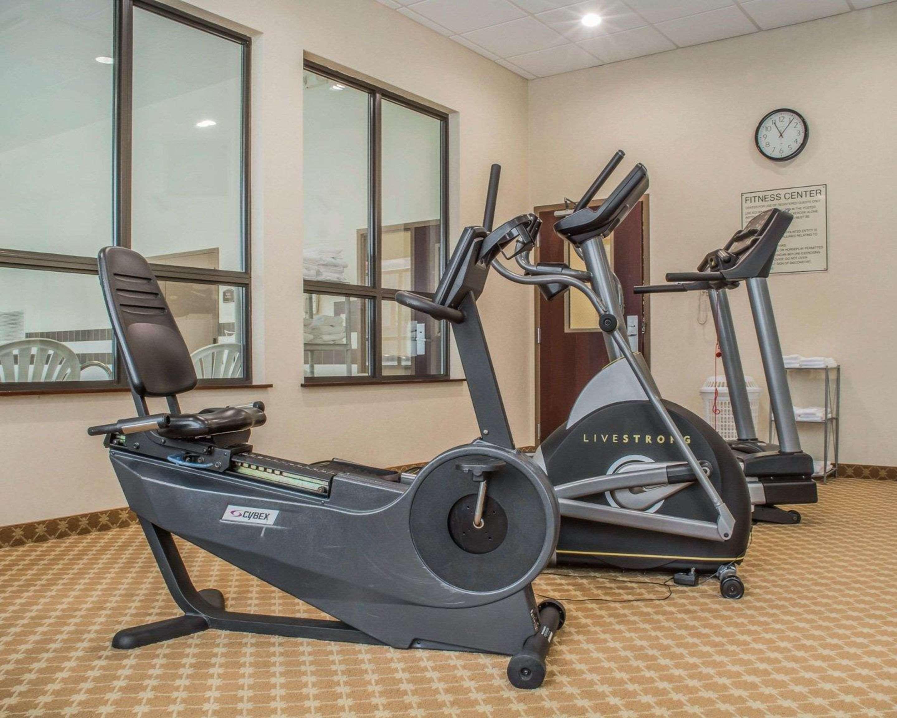 Comfort Inn & Suites Farmington - Victor Bagian luar foto
