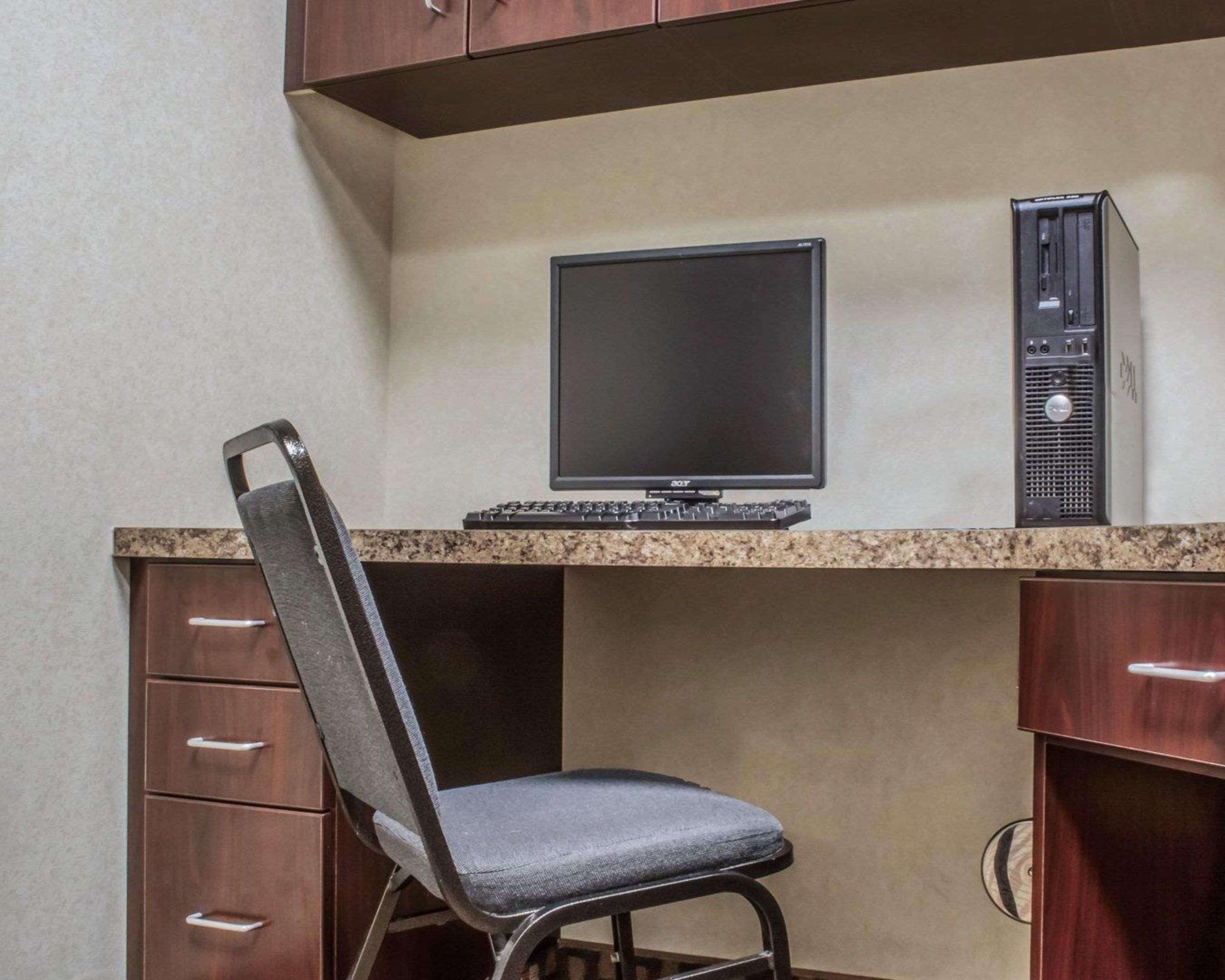 Comfort Inn & Suites Farmington - Victor Bagian luar foto