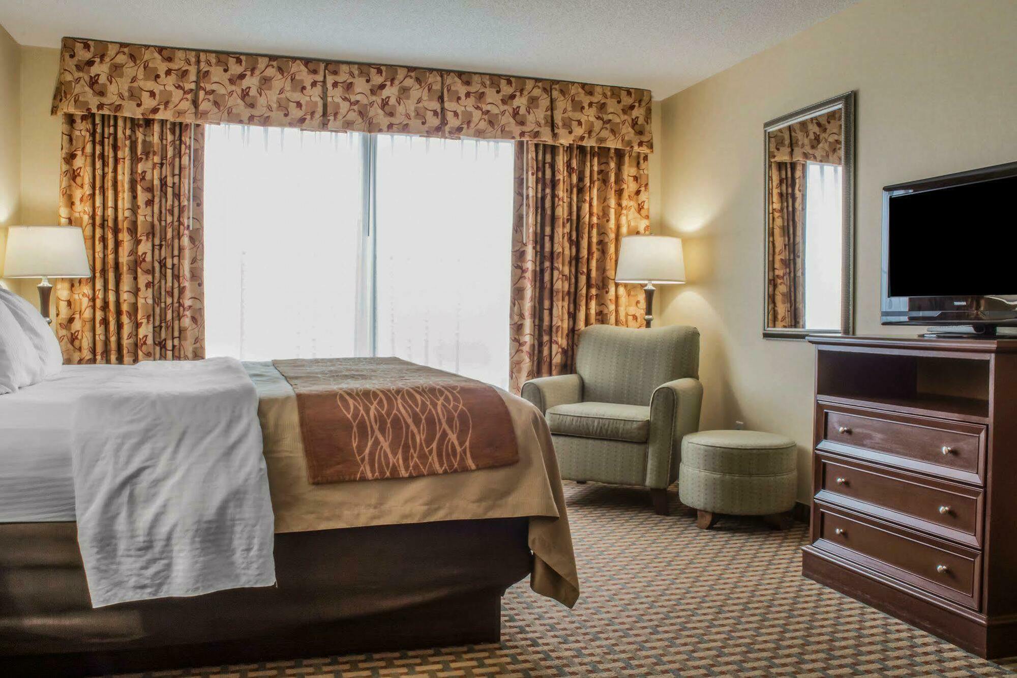 Comfort Inn & Suites Farmington - Victor Bagian luar foto
